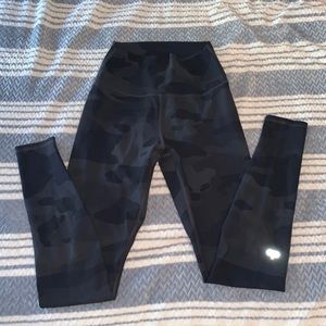Alo Yoga Vapor Camo Leggings